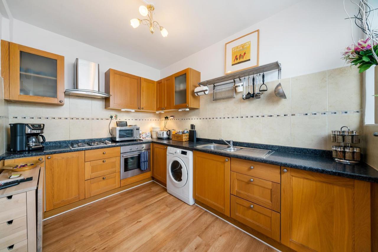 Lovely Garden Apartment In Wimbledon Town Centre With Private Parking By Wimbledon Holiday Lets Londýn Exteriér fotografie