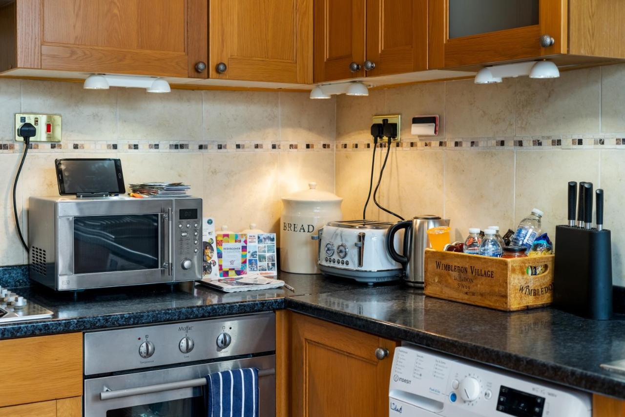 Lovely Garden Apartment In Wimbledon Town Centre With Private Parking By Wimbledon Holiday Lets Londýn Exteriér fotografie