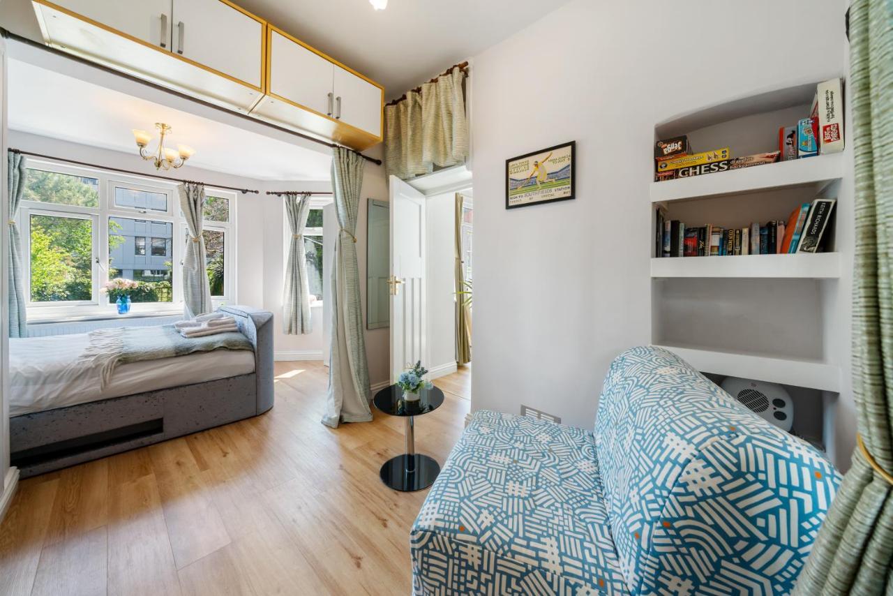 Lovely Garden Apartment In Wimbledon Town Centre With Private Parking By Wimbledon Holiday Lets Londýn Exteriér fotografie