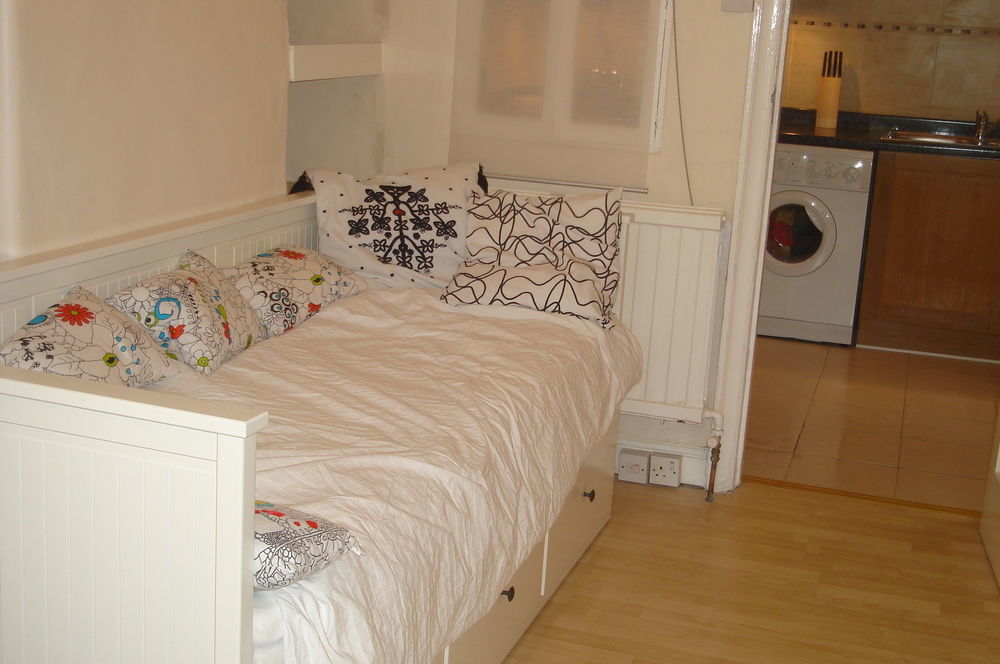 Lovely Garden Apartment In Wimbledon Town Centre With Private Parking By Wimbledon Holiday Lets Londýn Exteriér fotografie