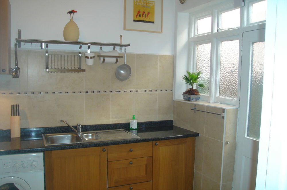 Lovely Garden Apartment In Wimbledon Town Centre With Private Parking By Wimbledon Holiday Lets Londýn Exteriér fotografie