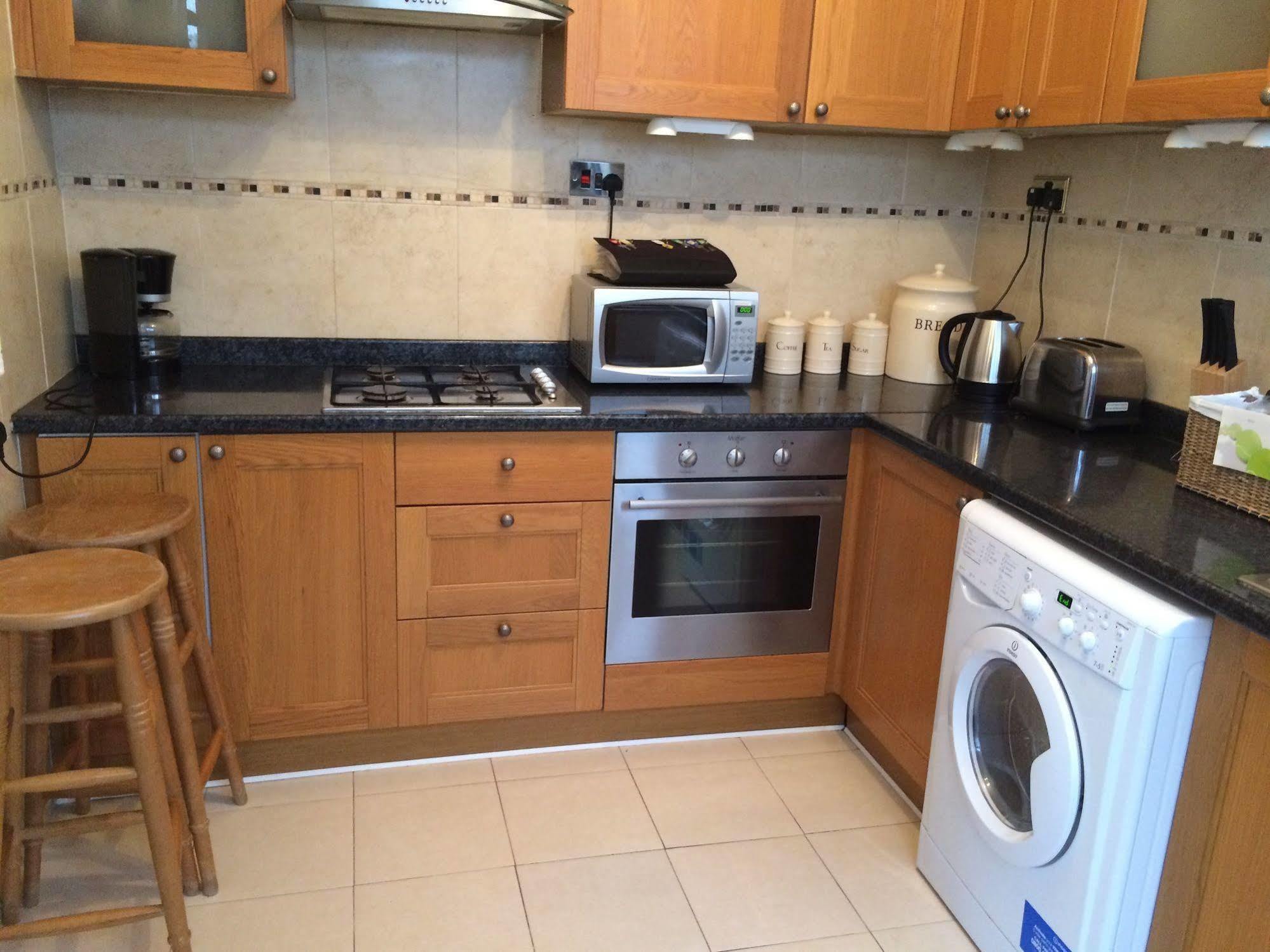 Lovely Garden Apartment In Wimbledon Town Centre With Private Parking By Wimbledon Holiday Lets Londýn Exteriér fotografie