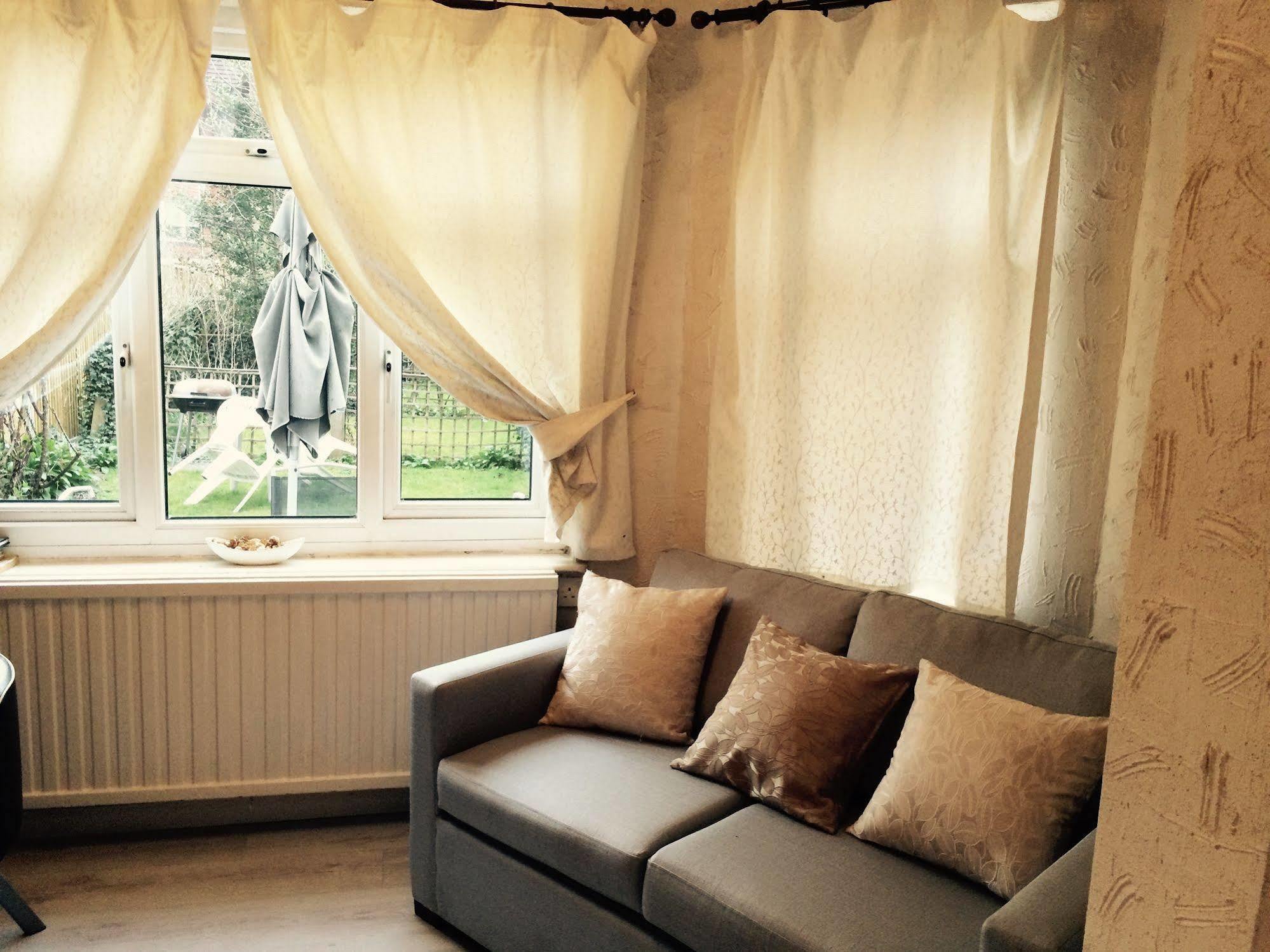 Lovely Garden Apartment In Wimbledon Town Centre With Private Parking By Wimbledon Holiday Lets Londýn Exteriér fotografie