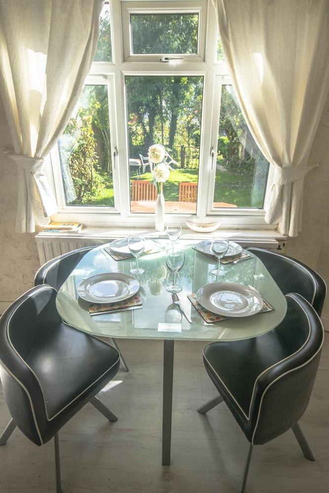 Lovely Garden Apartment In Wimbledon Town Centre With Private Parking By Wimbledon Holiday Lets Londýn Exteriér fotografie