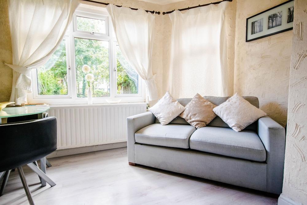 Lovely Garden Apartment In Wimbledon Town Centre With Private Parking By Wimbledon Holiday Lets Londýn Exteriér fotografie